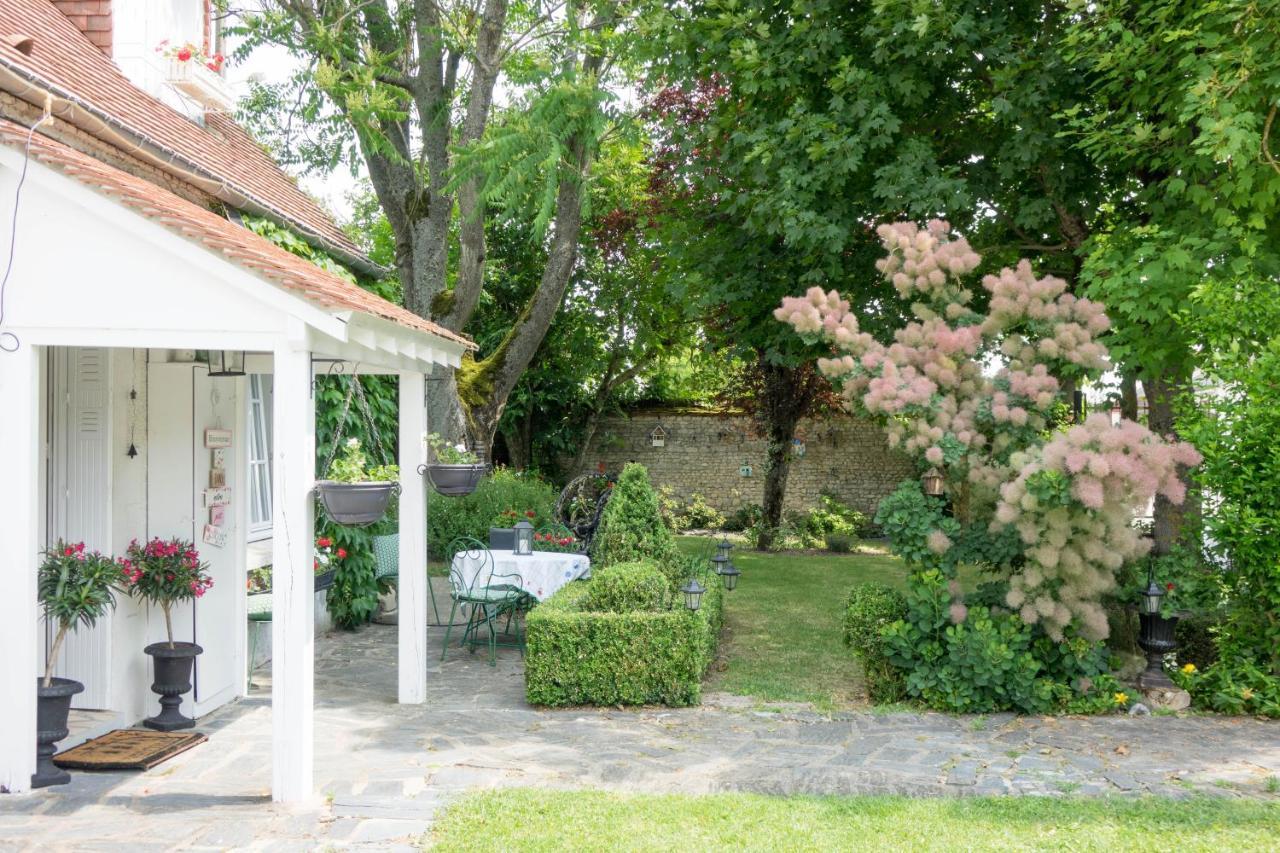 Les Anges Reveurs Bed & Breakfast Neuville-aux-Bois Exterior photo
